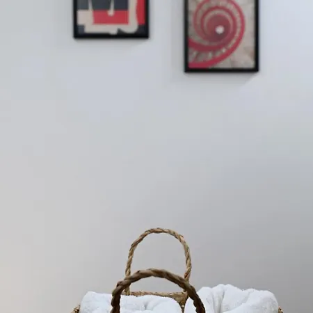 Oasis Lower Ground Floor 아파트