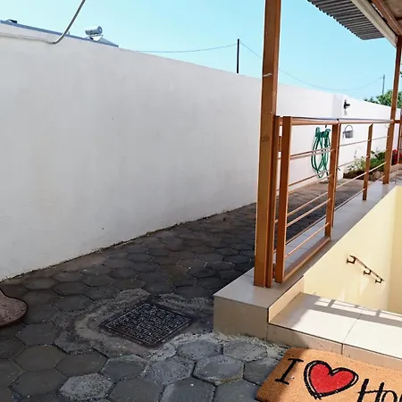 아파트 Oasis Lower Ground Floor 아르고스