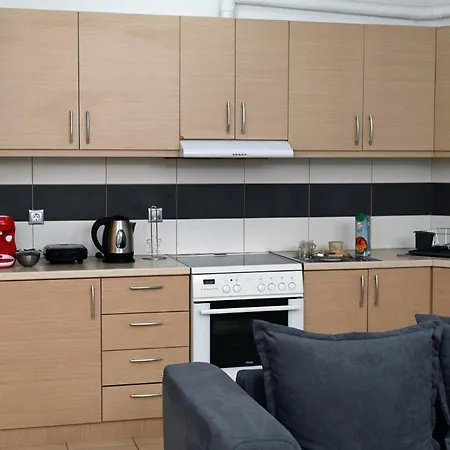 Oasis Lower Ground Floor Апартаменты