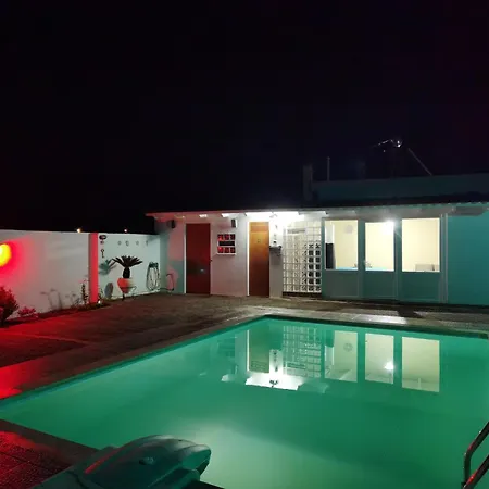 Oasis Lower Ground Floor 아파트 *