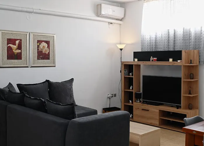 Oasis Lower Ground Floor Άργος